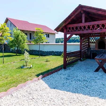 Pensiunea Mountain King Sîmbăta de Sus Екстериор снимка