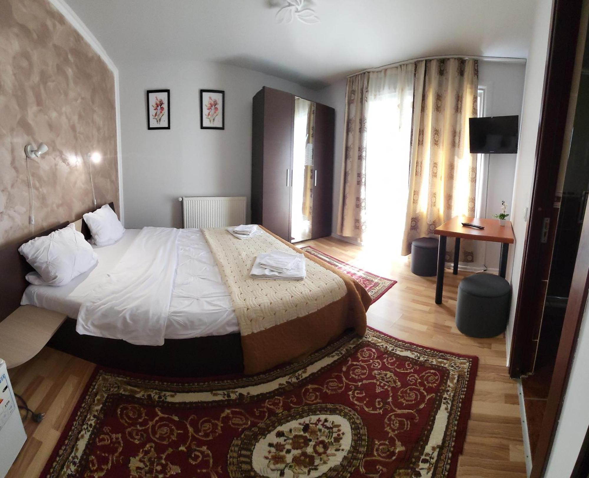 Pensiunea Mountain King Sîmbăta de Sus Екстериор снимка
