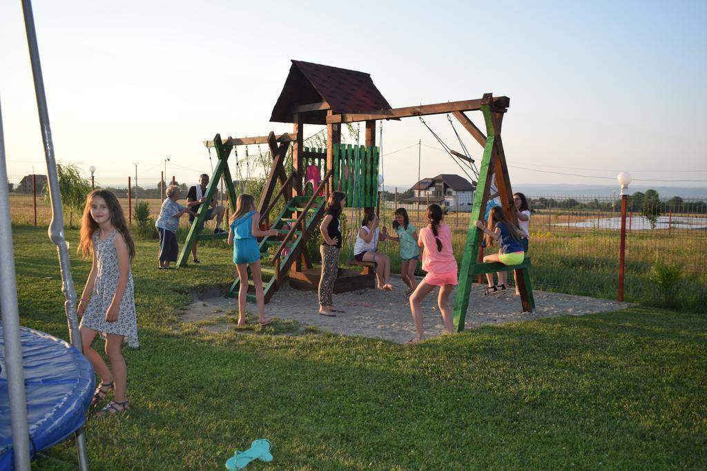 Pensiunea Mountain King Sîmbăta de Sus Екстериор снимка