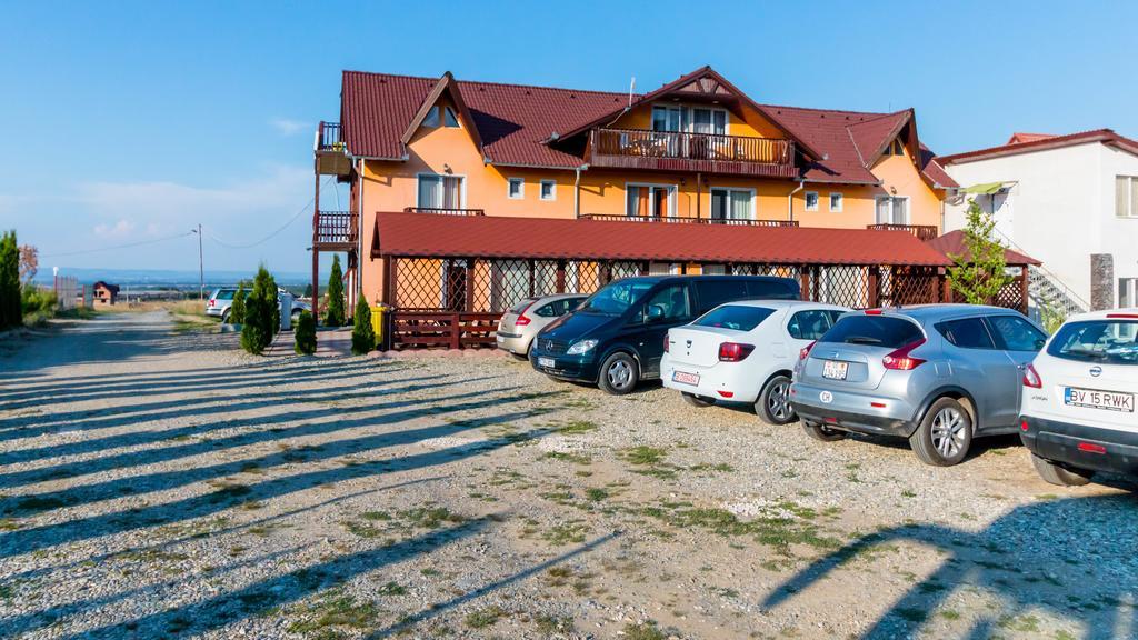 Pensiunea Mountain King Sîmbăta de Sus Екстериор снимка