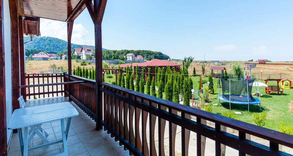 Pensiunea Mountain King Sîmbăta de Sus Екстериор снимка